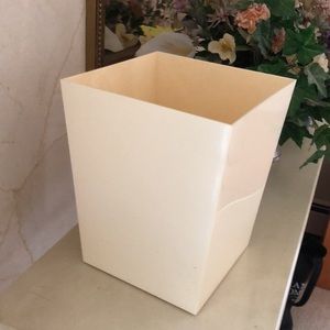 NWOT cream color plastic garbage can basket bin or planter